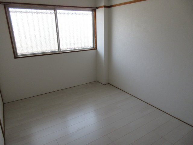 伊勢田マンションの居間・リビング