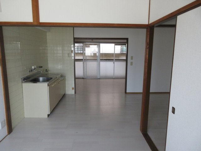 伊勢田マンションの洋室