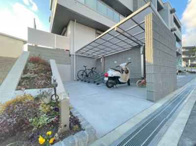 【駐車場】 | シャーメゾン東豊中Ⅰ | 駐車場に車を止められます