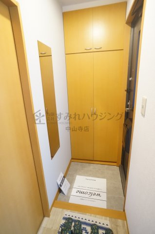 グリーンフォーレスト伊丹　A棟の玄関