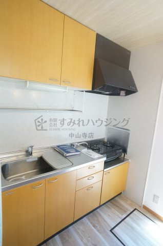 グリーンフォーレスト伊丹　A棟のキッチン|参考、同建物・反転間取りの号室