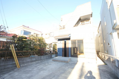 【外観】 | 三郷市鷹野　中古戸建2880 | 駐車場は車2台可能です