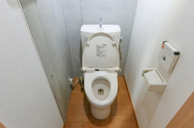 【トイレ】 | レ・プレリュード | 温水洗浄便座
同設備の別室写真を使用しております。