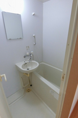 【洗面所】 | レ・プレリュード | 同設備の別室写真を使用しております。
