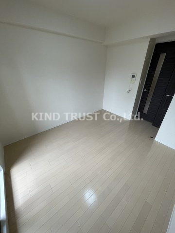 プレミアムコート天神橋の居間・リビング|こちらのリビングで趣味の時間をお楽しみください