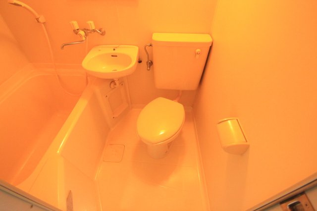 メゾンウィング ( 近畿大学 一人暮らし )のトイレ|リノベーション前の写真です。