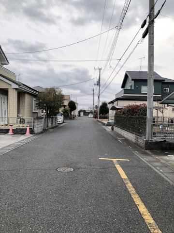 加須市上崎の中古一戸建の前面道路含む現地写真|前面道路
