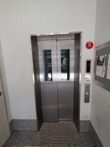 ユニハイム緑橋のその他共用部分|エレベーターがあるので、重い荷物も楽に上げれます。