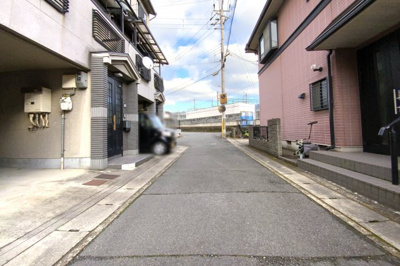 【前面道路含む現地写真】 | 山科区四ノ宮泉水町　中古戸建 | 一度、実際にご覧になってみませんか？暮らしやすい周辺環境も含め、スタッフがご案内いたします。お家探しの第一歩としてでも大丈夫です(^^)/お気軽にお問い合わせ下さいね♪