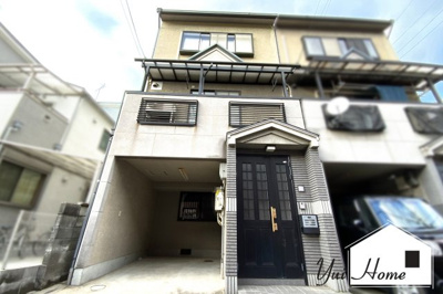 【外観】 | 山科区四ノ宮泉水町　中古戸建 | 山科駅に徒歩でアクセス出来るエリアなので、もちろん色々便利な商業施設が近くに点在しています。スーパー・コンビニ・ショッピングセンター・金融機関・総合病院などが揃っています。