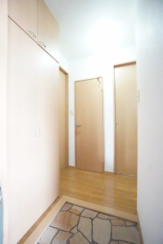 【玄関】 | IS・若葉 B | ※同物件、同タイプ、間取り反転のお部屋です