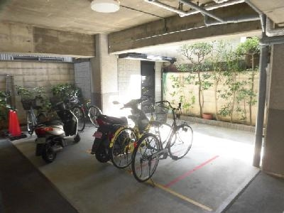 ハイツモナークの駐車場|駐輪場