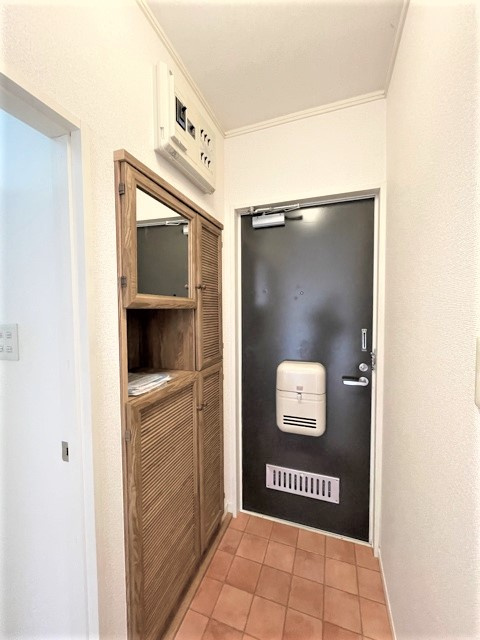 アスステージ赤津B棟の玄関