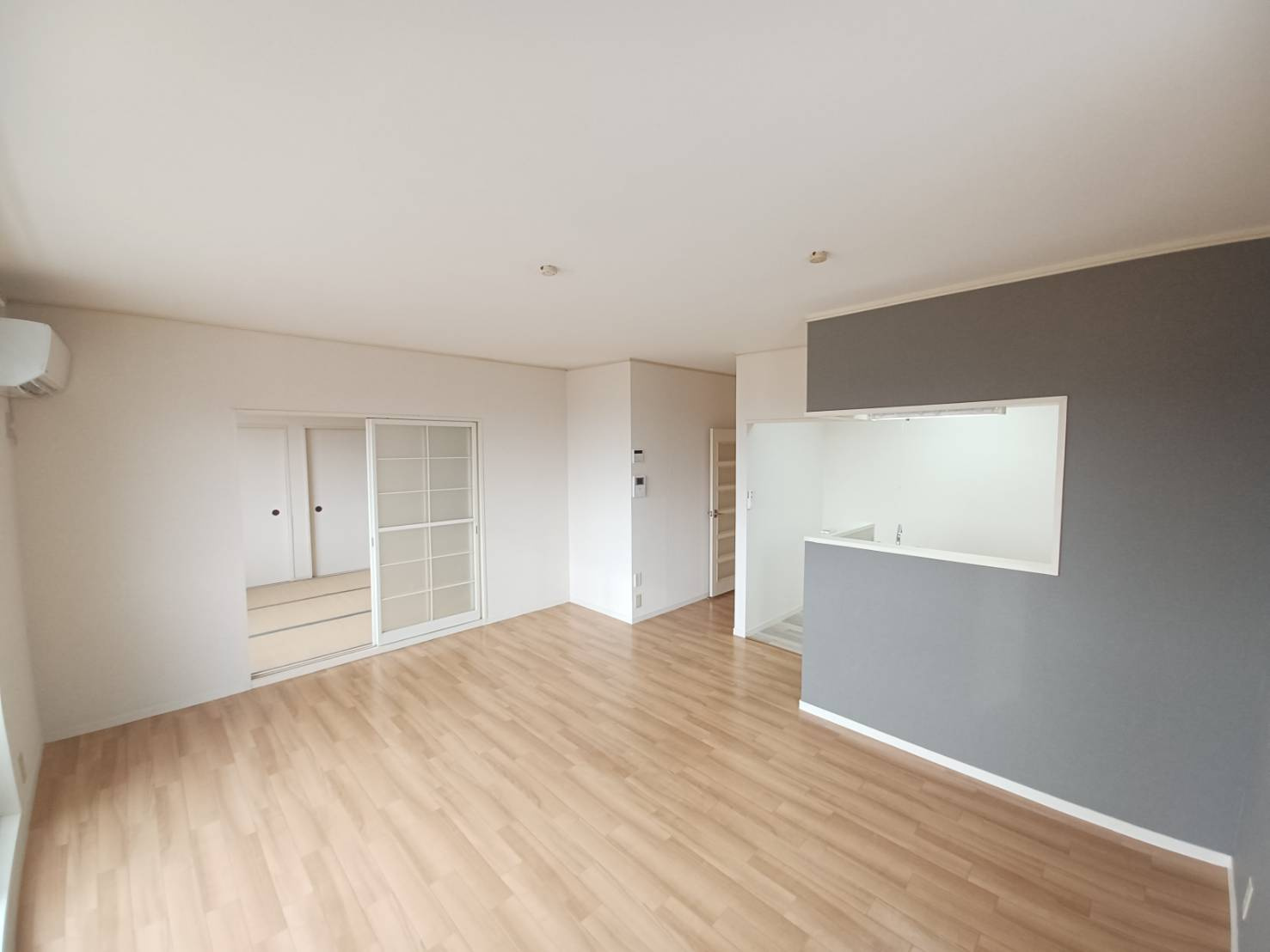 アスステージ赤津B棟の居間・リビング