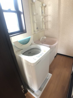 【洗面所】 | すみやコート国立 | 洗濯機は撤去も可能です。※写真は別のお部屋のものです。