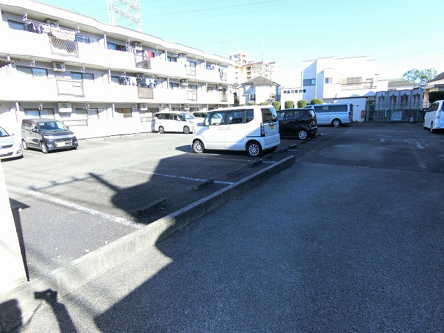 エクセル森田の駐車場
