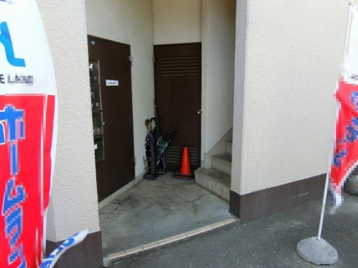 田中ビルのエントランス