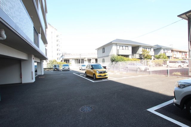 ライオンズマンション二日市第2の駐車場