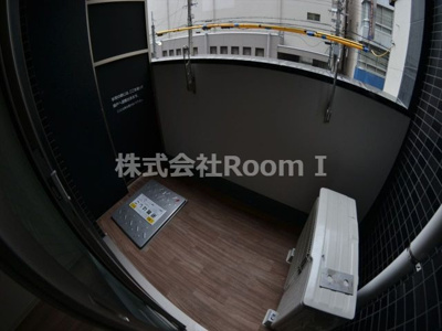 【バルコニー】 | プレサンス本町エクストラ | 外からの目が気にならないバルコニーで洗濯物が干せます