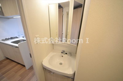 【洗面所】 | プレサンス北浜オリジン | スペースが確保できる洗面所です