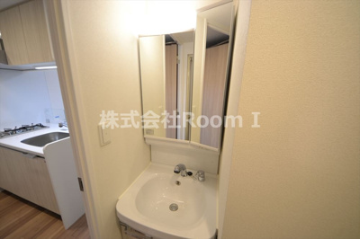 【独立洗面台】 | プレサンス北浜オリジン | 独立洗面台、小物を置くことができて便利です