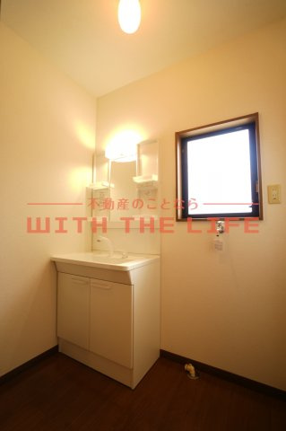 グリーンコーポ浪打【キャッシュバック対象物件】の洗面所|明るい洗面所です