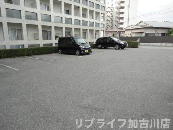サンコミュニティの駐車場