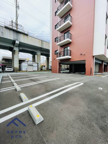 ルグラン福岡東の駐車場