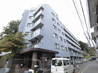 【外観】 | 総戸数３３戸、１９９６年８月築、管理人は巡回勤務につき管理体制良好です♪