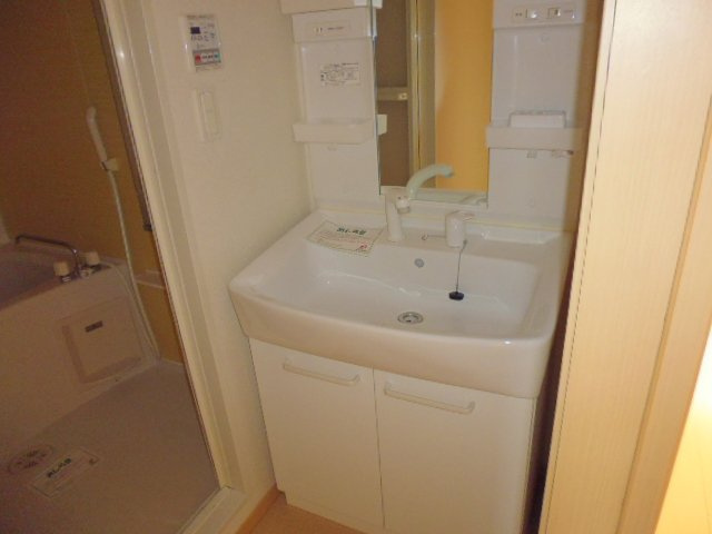 ヴィラージュ弐番館の独立洗面台|シャンプードレッサー