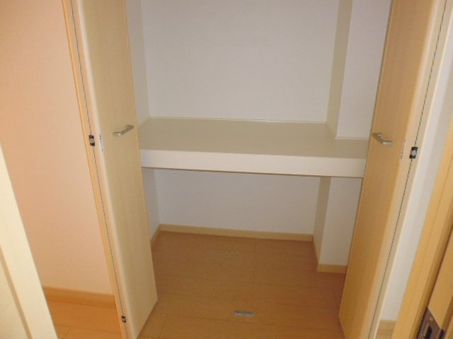 ヴィラージュ弐番館の収納|廊下収納