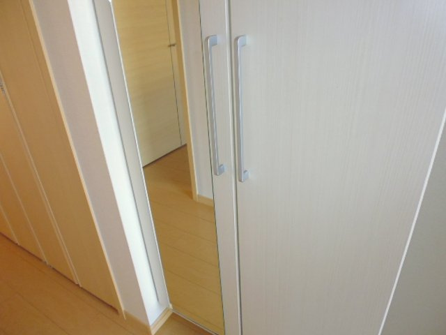 ヴィラージュ弐番館の玄関|シューズボックス