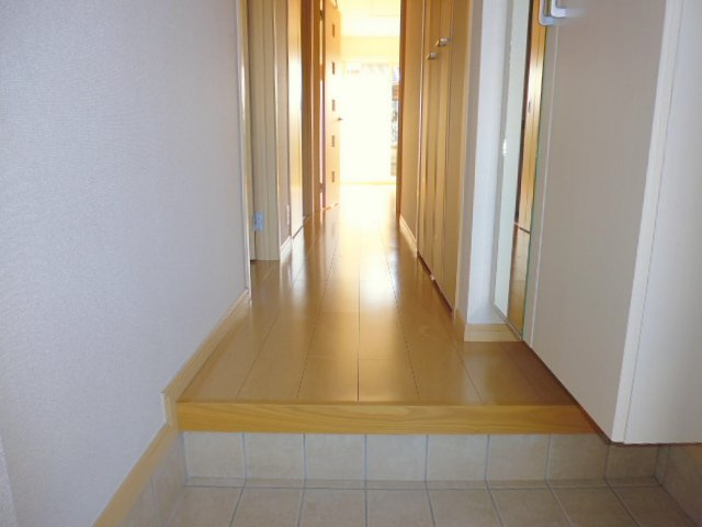 ヴィラージュ弐番館の玄関