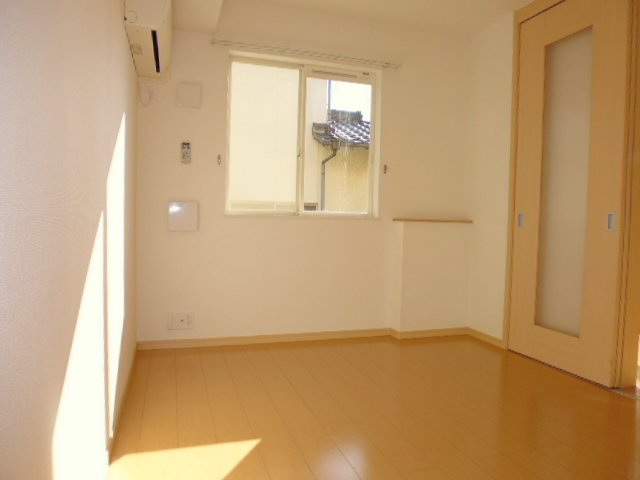 ヴィラージュ弐番館の居間・リビング|洋室