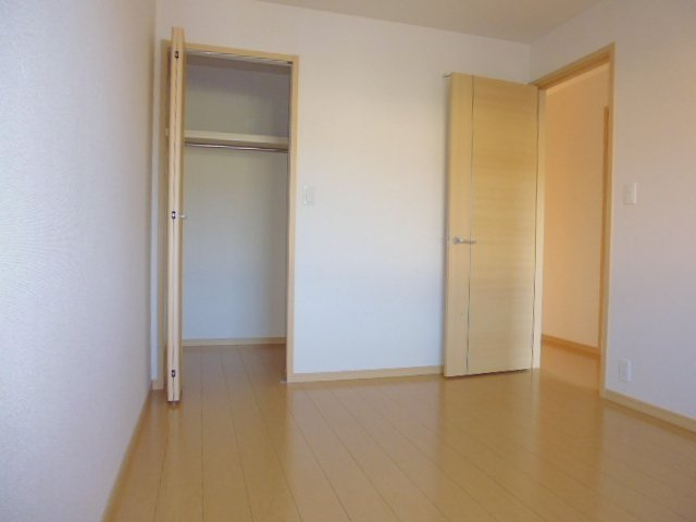 ヴィラージュ弐番館の内装|洋室