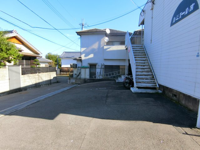 ルミエール宮の駐車場