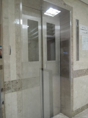 【その他共用部分】 | ダイアパレス横浜阪東橋 | お買い物時やベビーカーの出し入れに便利なエレベーター付です。