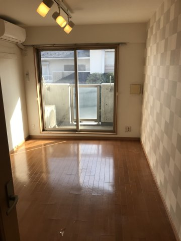 イーストープ美好町の居間・リビング