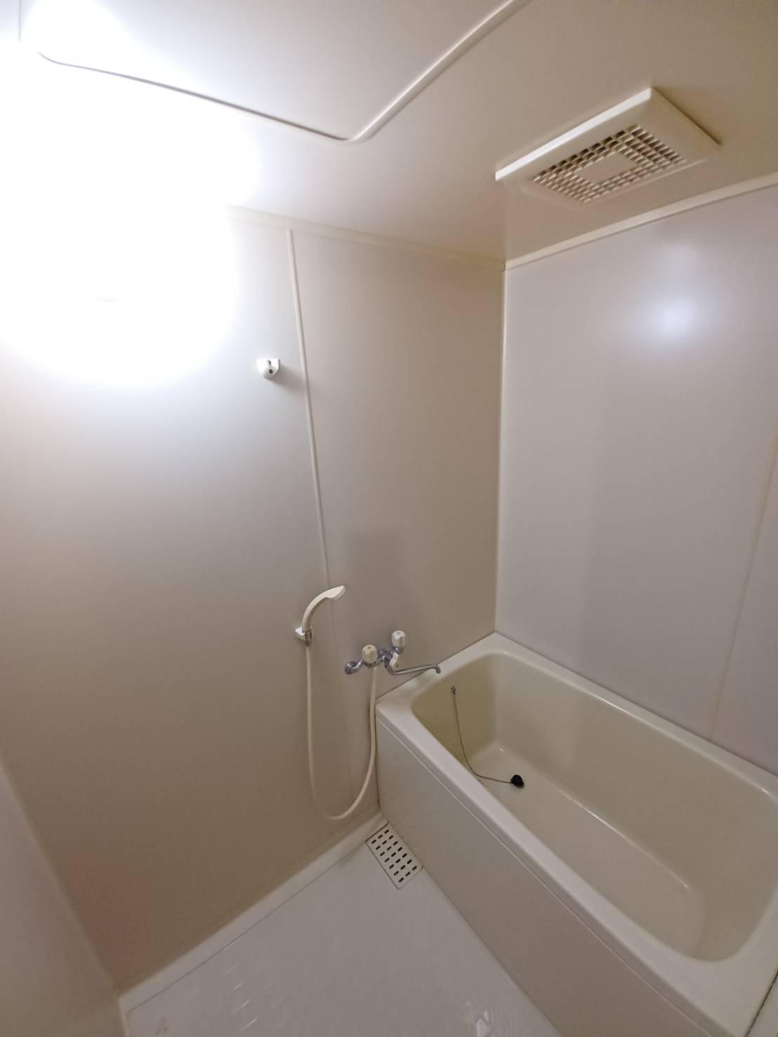 グリーンズホリデイBの浴室|退去前の為、同じ物件内のお部屋の参考画像となります。