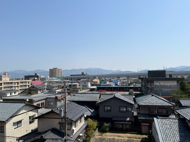 信開ドムス松本の展望|目の前に高い建物がないので、景色が抜けていて、山も見えます。