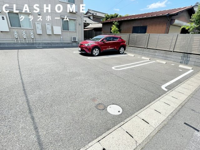 エイトヒルズの駐車場