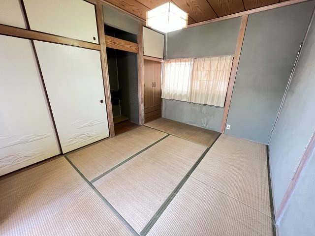 松江町戸建の和室|畳の上でゆっくりとくつろげる2階の和室です。