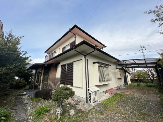 松江町戸建の外観|使い方次第で、家庭菜園やガーデニングも楽しめます♪