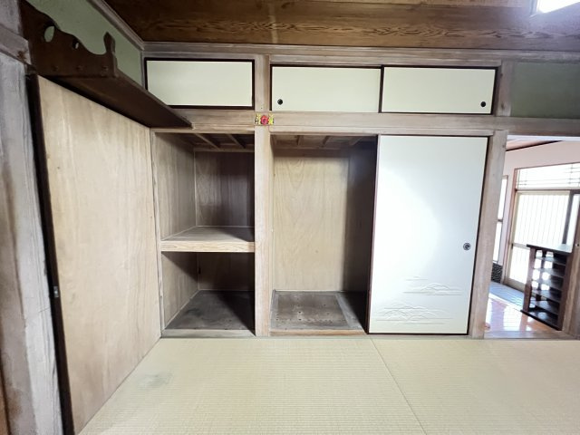 松江町戸建の和室|収納もたくさんできるようになっております。