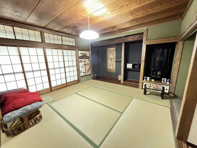 松江町戸建の和室|落ち着いた雰囲気の和室。8帖あります！