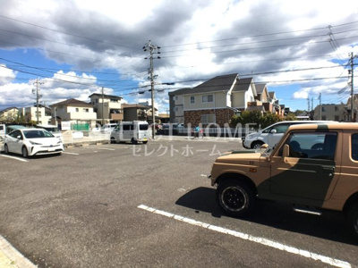 【駐車場】 | セジュールOZ | 駐車場があるので、車を買う予定の方も安心です