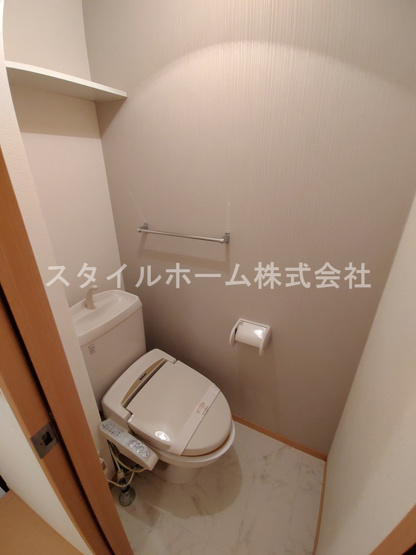 【トイレ】 | ラ・カルティエ | 別部屋写真です。