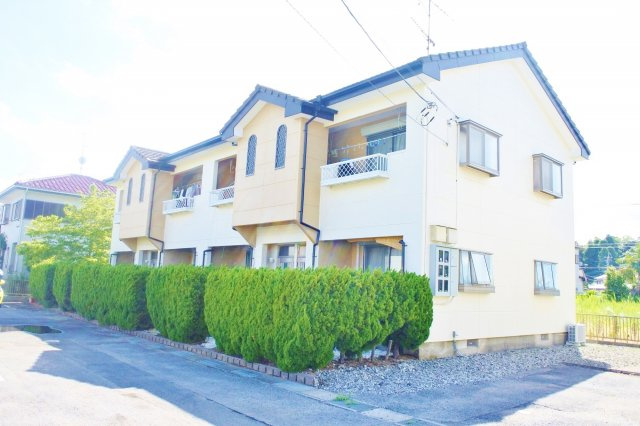 半田コーポＡ棟B棟の外観|閑静な住宅街に位置してます♪日当たり良好！！