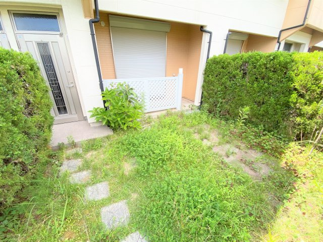 半田コーポＡ棟B棟の庭