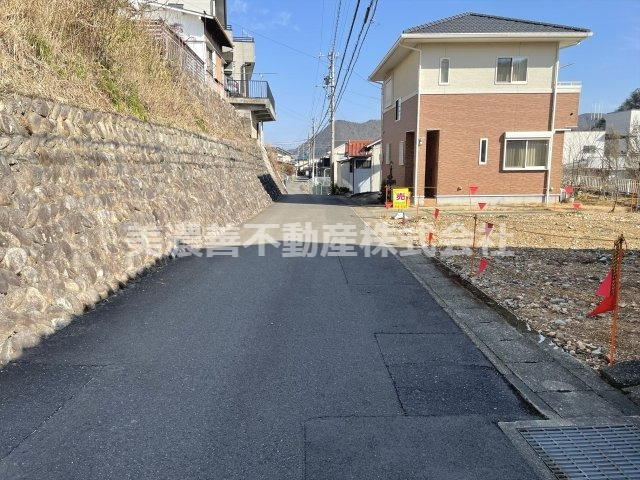５３９３５　岐阜市岩田坂土地の前面道路含む現地写真